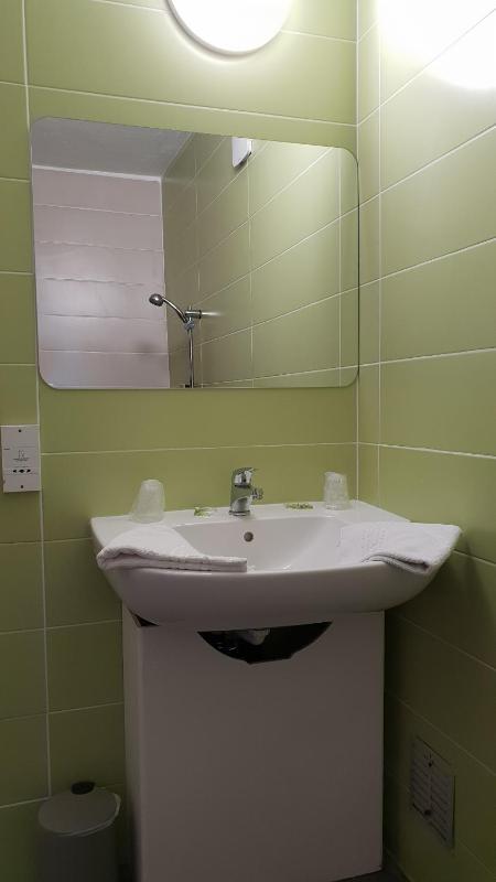 Quadruple Room image 4