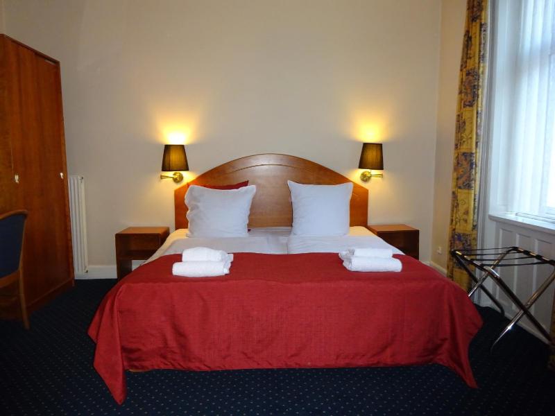Quadruple Room with Bathroom image 3