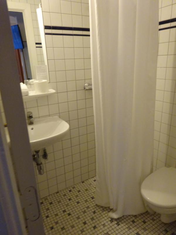 Quadruple Room with Bathroom image 4