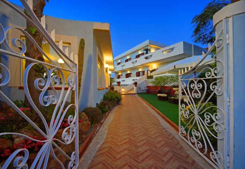 Iris Hotel - image 1