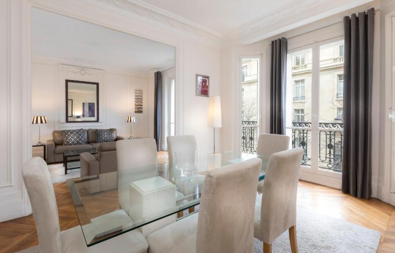 Classic Three-Bedroom Apartment image 3