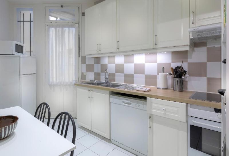 Superior Three-Bedroom Apartment image 3