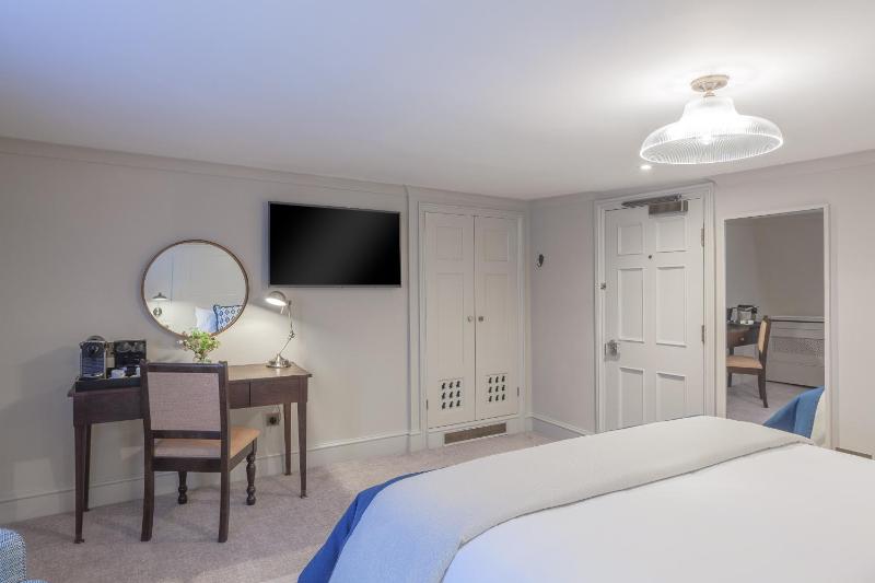 Deluxe Double Room image 2
