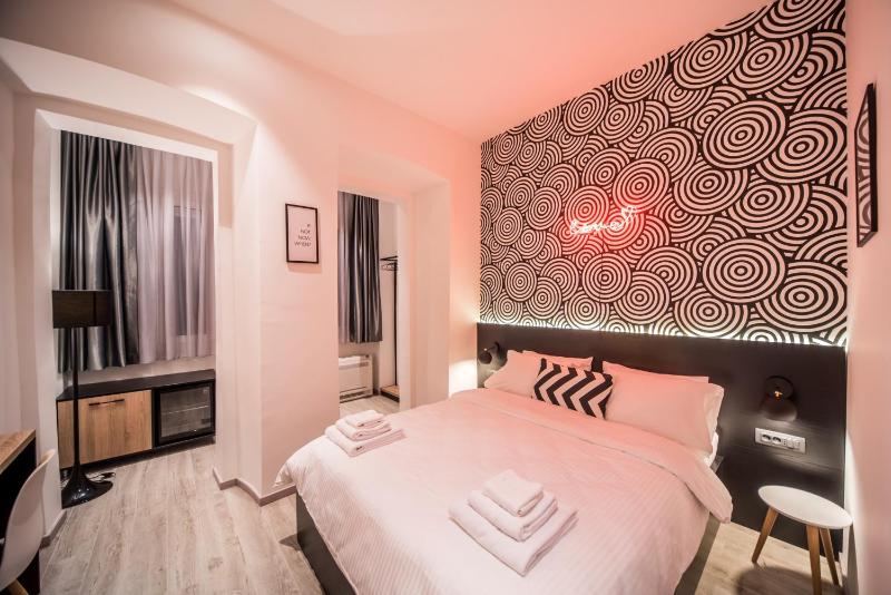 Double Room image 3