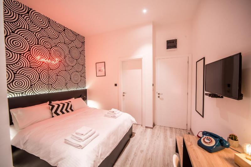 Double Room image 4