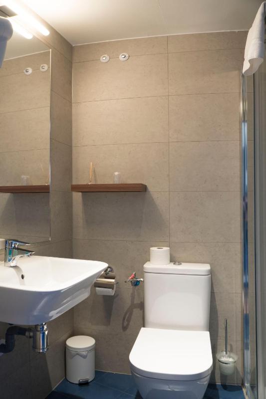 Single Room image 2