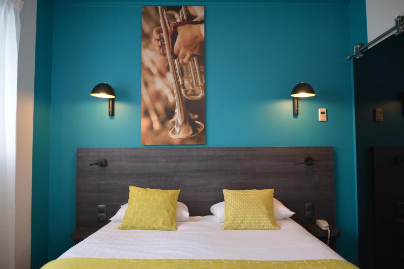 Queen Room with Queen Bed - Non-Smoking image 3