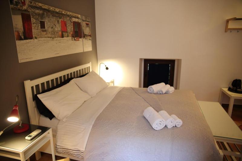 Double Room image 3