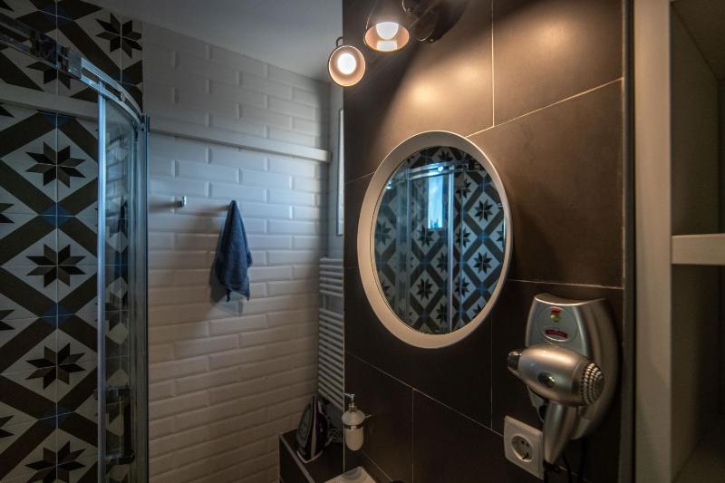 City View Apartment - image 15