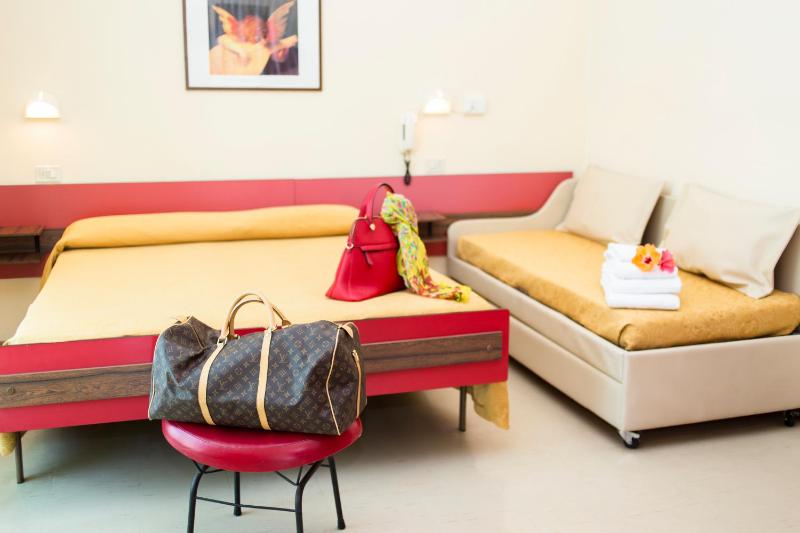 Quadruple Room with Balcony image 3