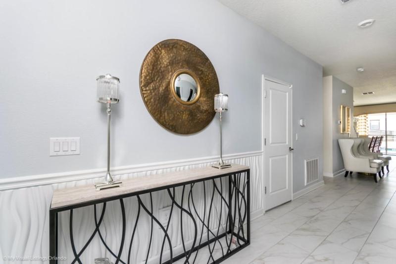 Seven-Bedroom Villa image 3