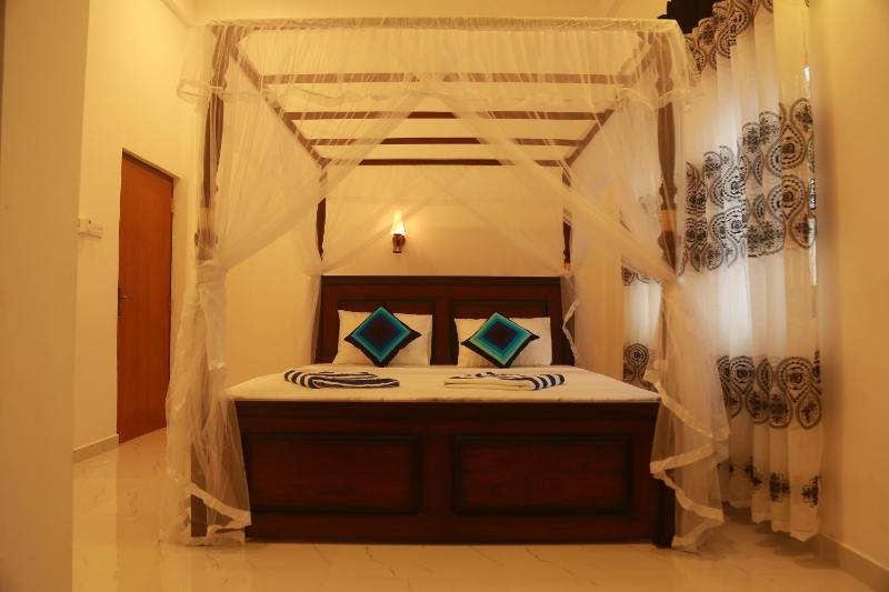Mama's Palace Hiriketiya - image 2