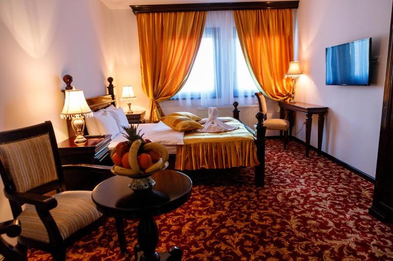 King Room with Mountain View image 1
