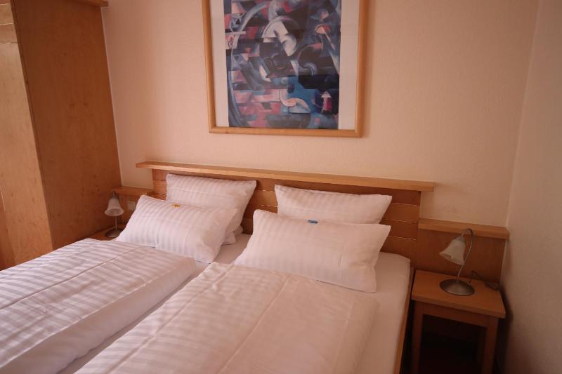 Double Room image 3