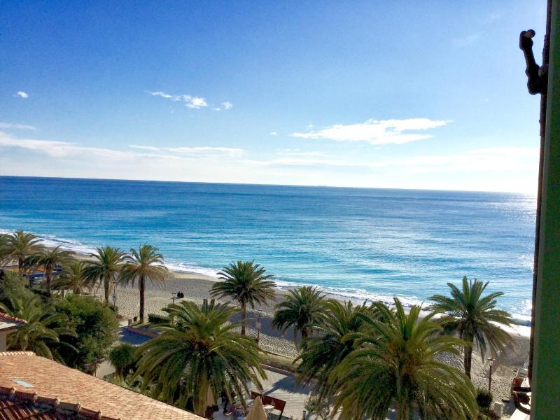 One-Bedroom Apartment image 4