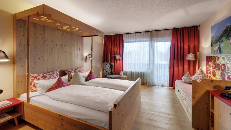 Deluxe Double Room with Balcony image 1