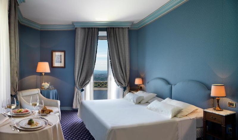 Deluxe Double Room image 4