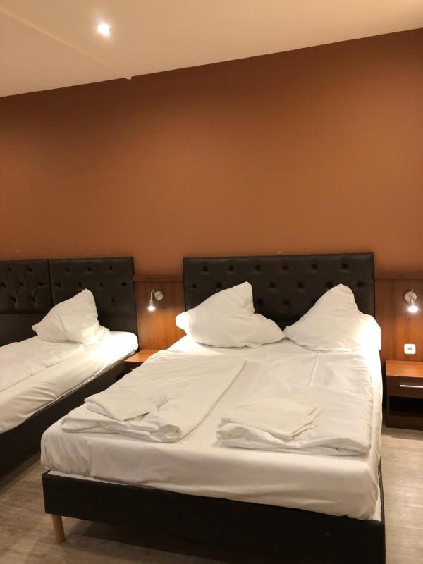 Standard Triple Room image 2