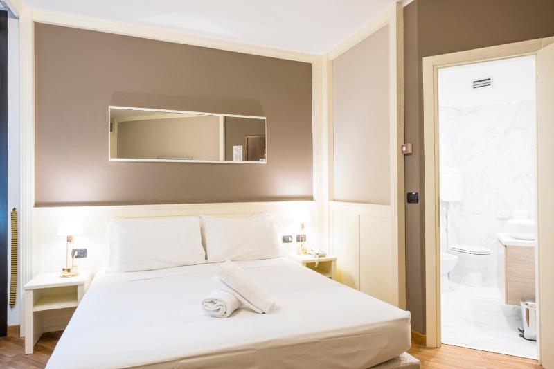 Standard Double or Twin Room image 4