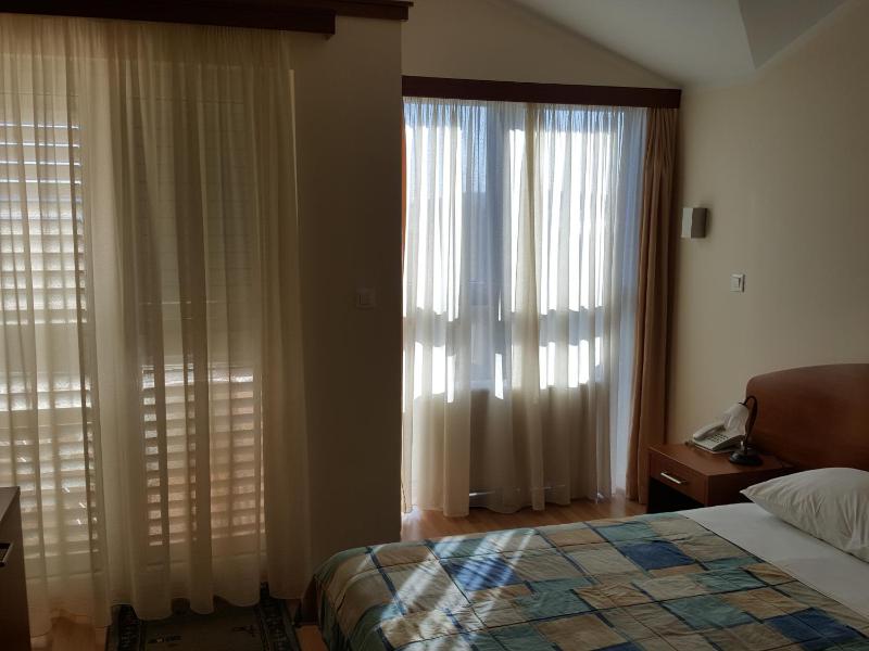 Deluxe Double Room image 2