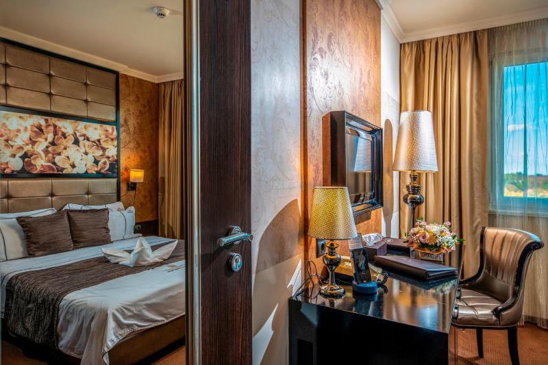 Hotel Délibáb - image 48