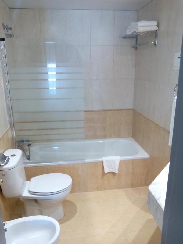 Twin Room with Street View image 3