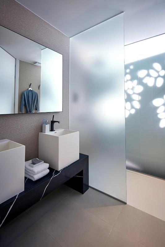 Double or Twin Room with Partial Sea View image 2