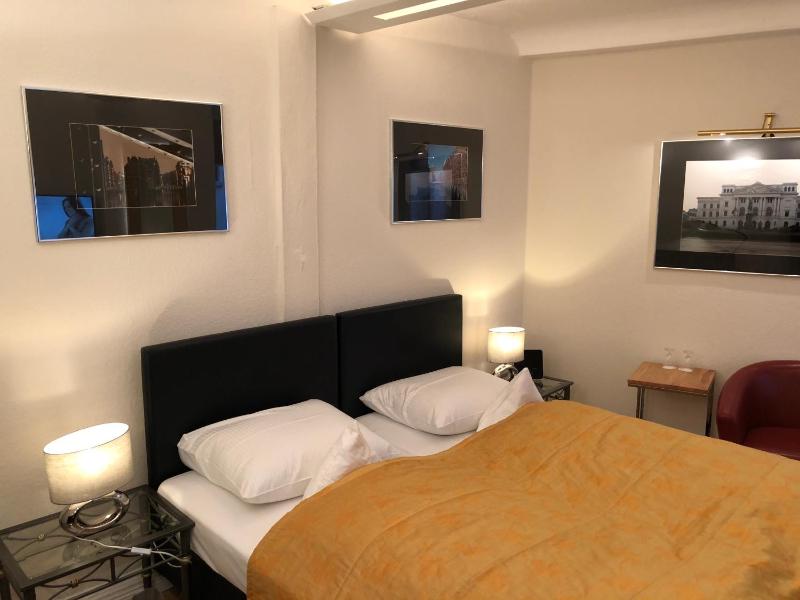 Double Room image 4