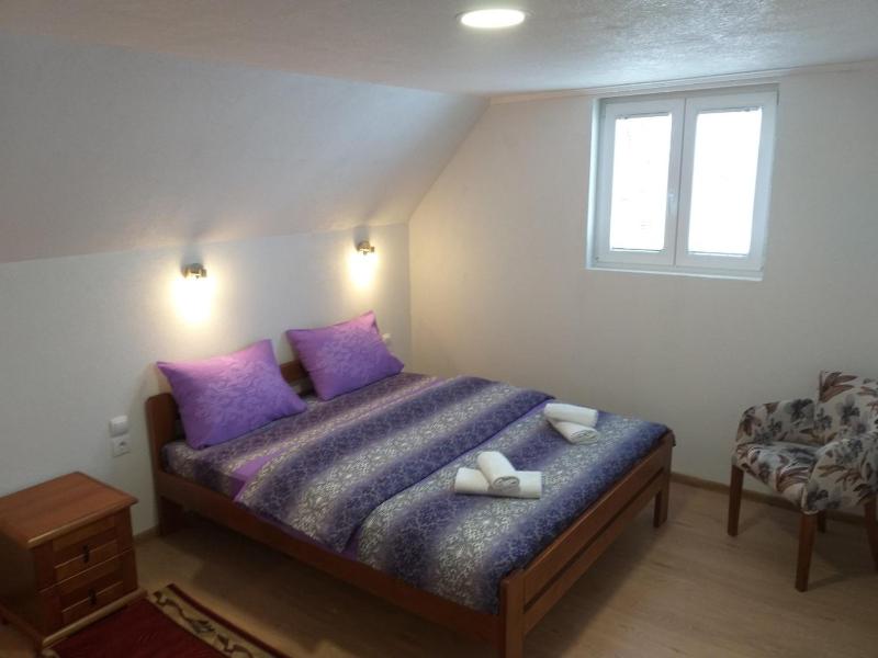 Deluxe Room (2 Adults + 1 Child) image 3