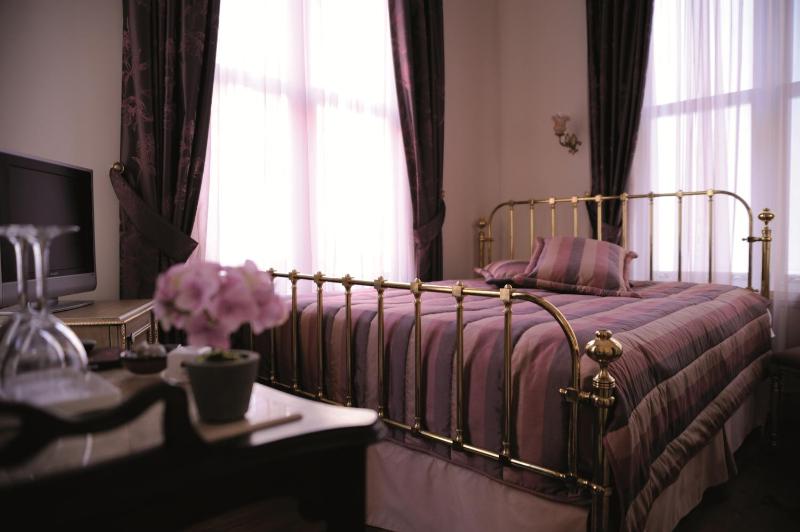 Economy Double Room image 2