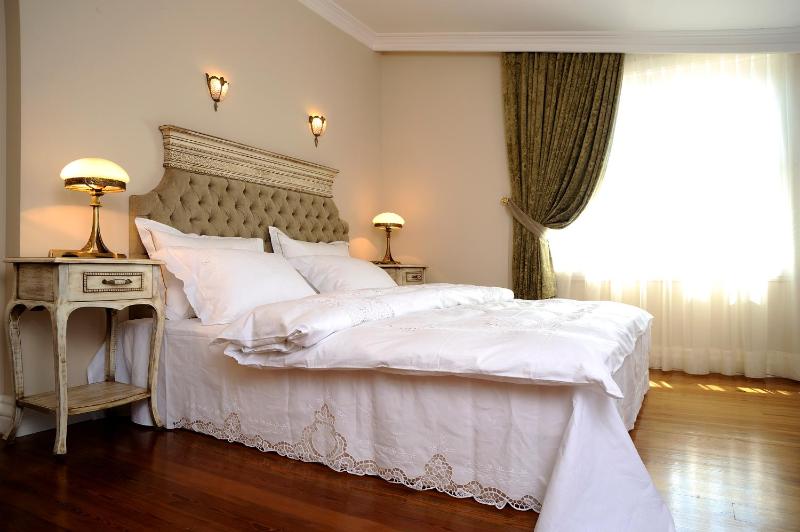 Standard Double Room image 3