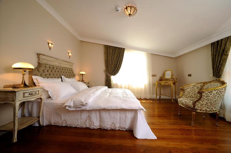 Standard Double Room image 2