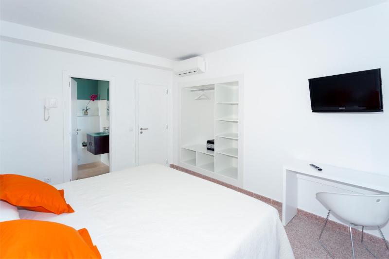 Double or Twin Room with Balcony image 1