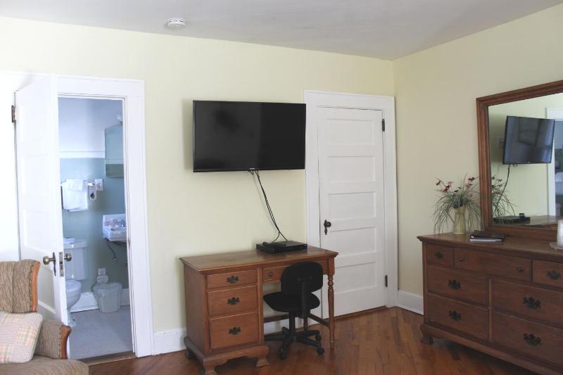 Quadruple Room with Garden View image 3