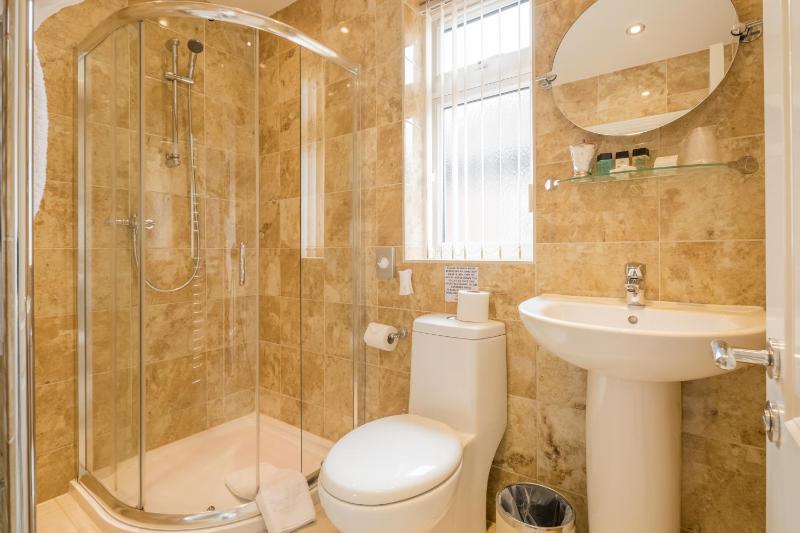 Double Room with Garden View image 3