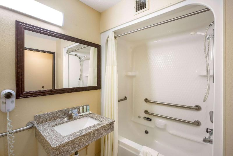 Double Room - Disability Access/Non-Smoking image 4