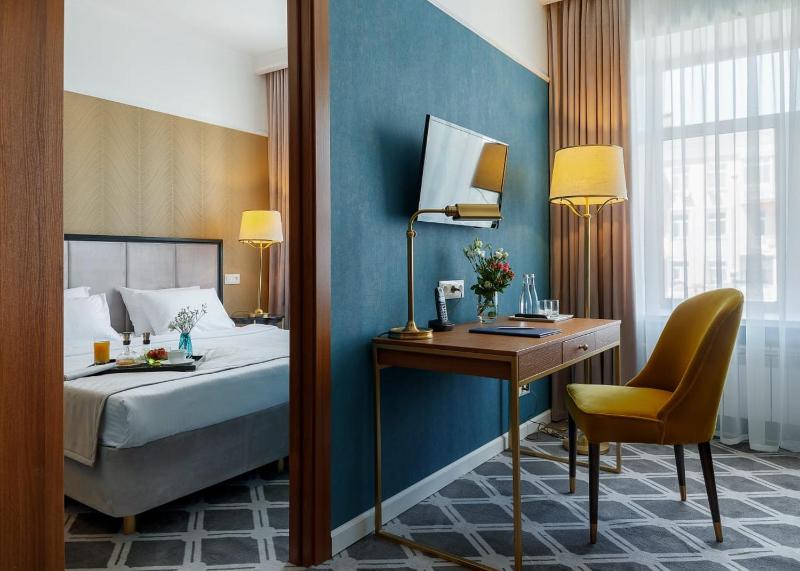 Suite with Balcony image 1
