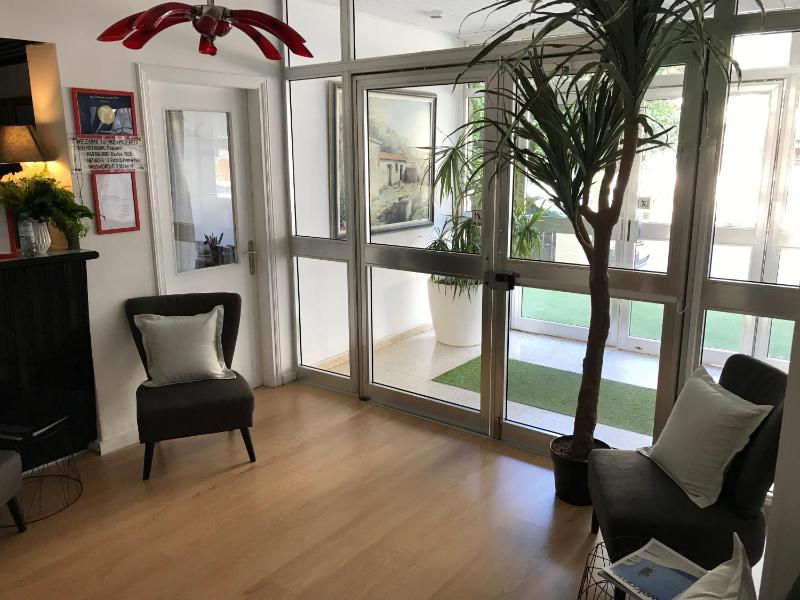 Superior Family Room image 1