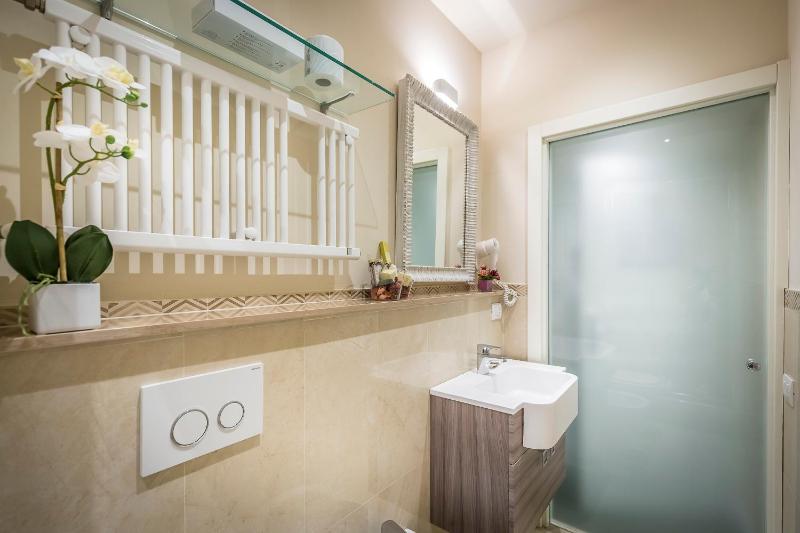 Superior Double or Twin Room with City View image 3