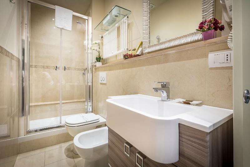 Superior Double or Twin Room with City View image 4