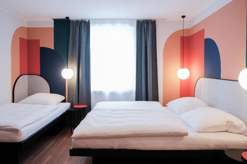 Triple Room with Private Bathroom image 2