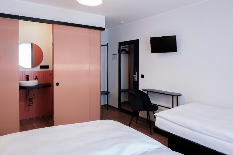 Triple Room with Private Bathroom image 2