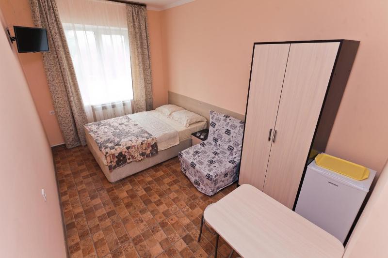 Deluxe Double Room with Extra Bed image 2