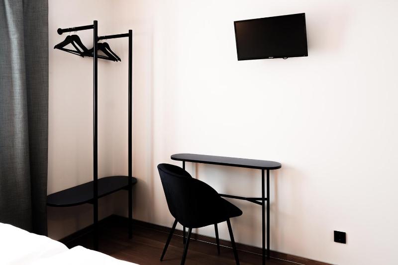 Double Room with Private Bathroom image 4
