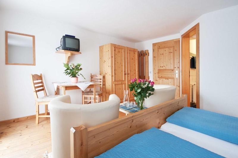 Double Room with Mountain View image 3
