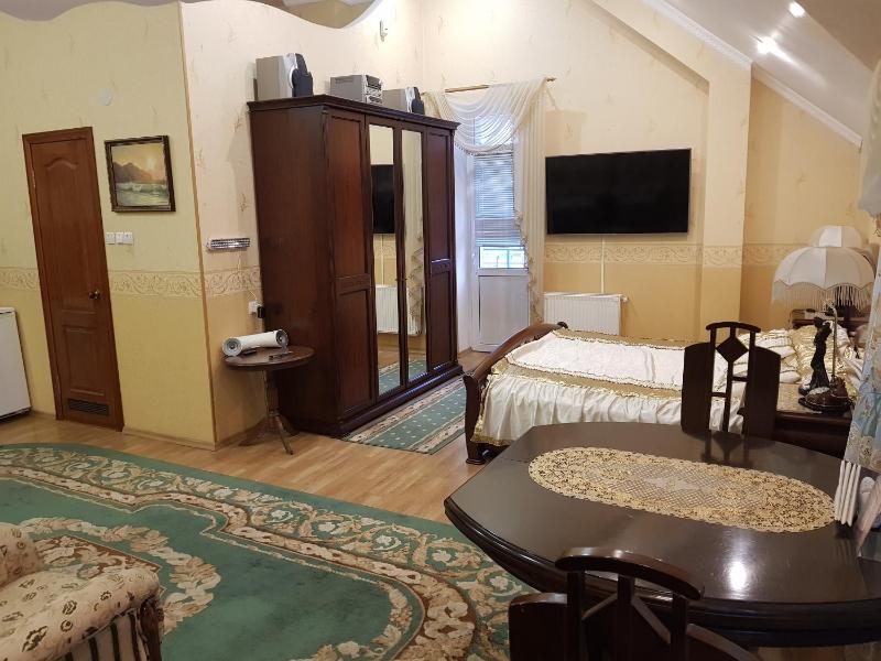 Deluxe Double Room with Balcony image 2