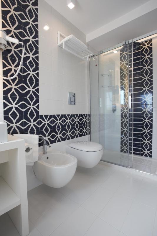 Deluxe Double Room with Bath image 1