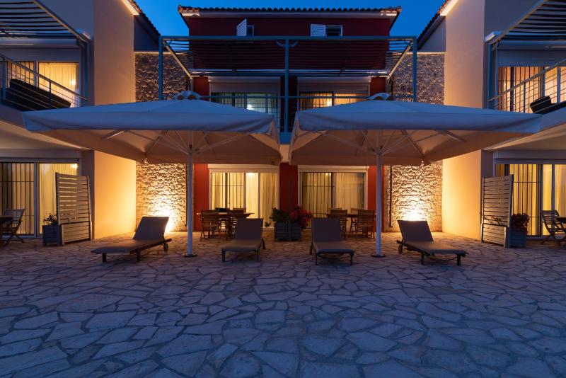 Two-Bedroom Villa (2 - 4 Adults) - Split Level image 2