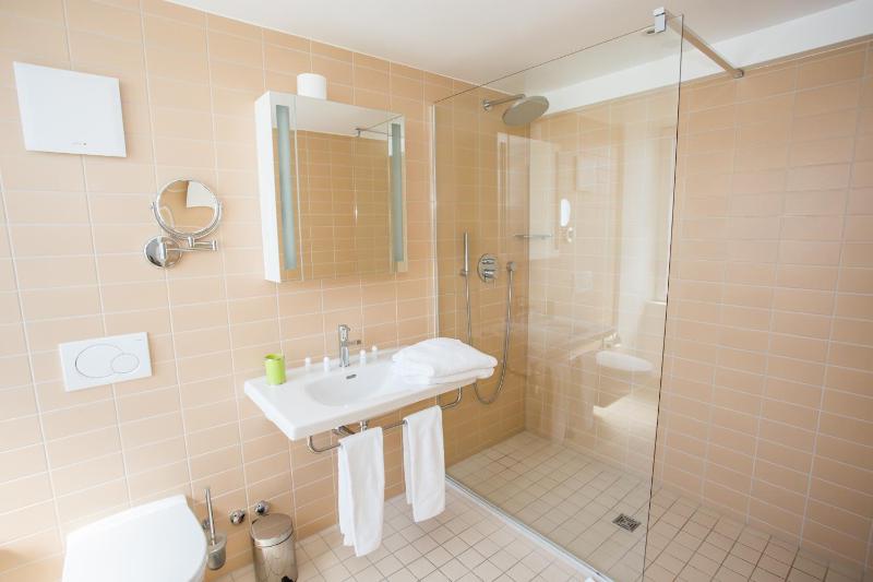 Standard Double Room with Lake View image 2