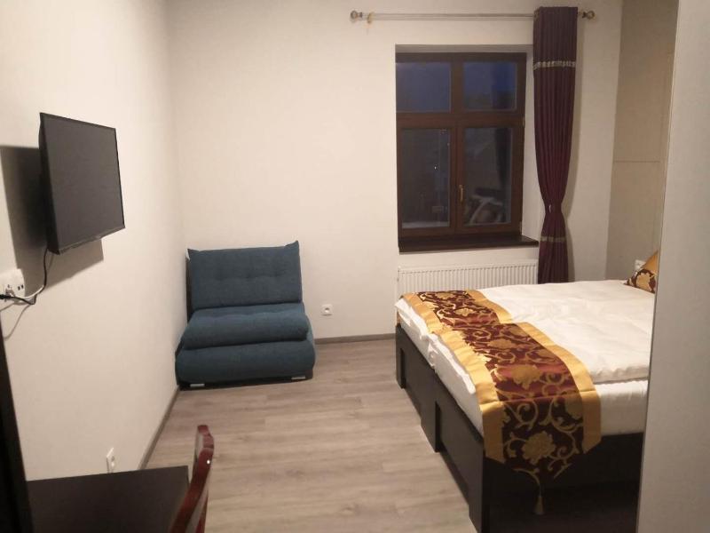 Deluxe Double Room (2 Adults + 1 Child) image 2